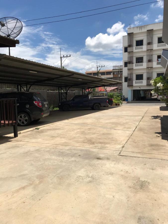 Vatchara Northgate Hotel ナコンサワン エクステリア 写真