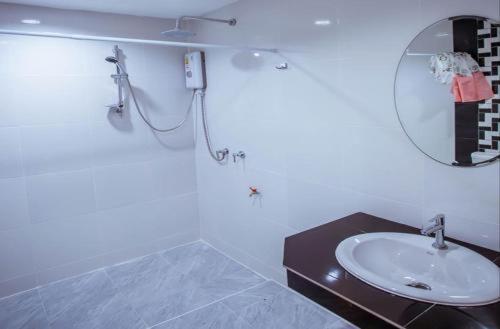 Vatchara Northgate Hotel ナコンサワン エクステリア 写真