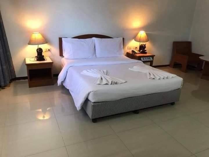 Vatchara Northgate Hotel ナコンサワン エクステリア 写真
