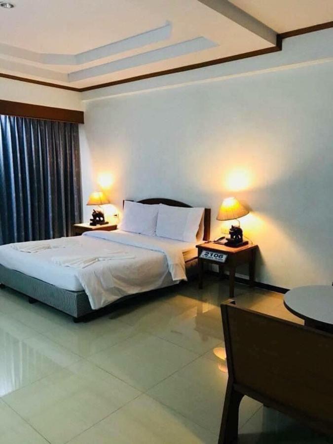 Vatchara Northgate Hotel ナコンサワン エクステリア 写真