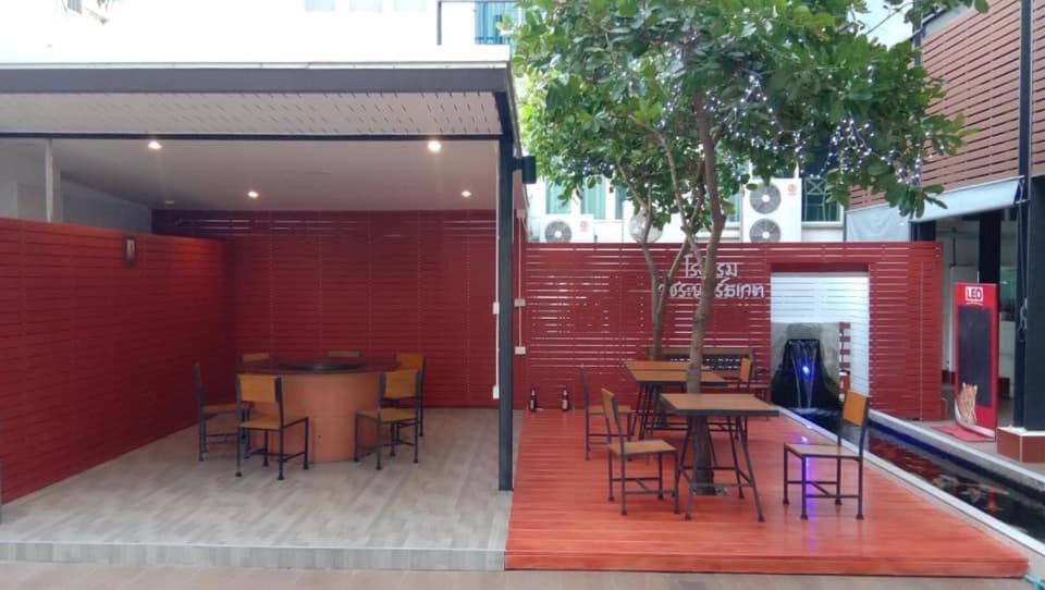Vatchara Northgate Hotel ナコンサワン エクステリア 写真