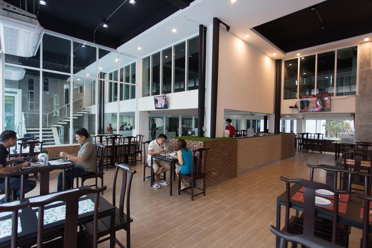 Vatchara Northgate Hotel ナコンサワン エクステリア 写真